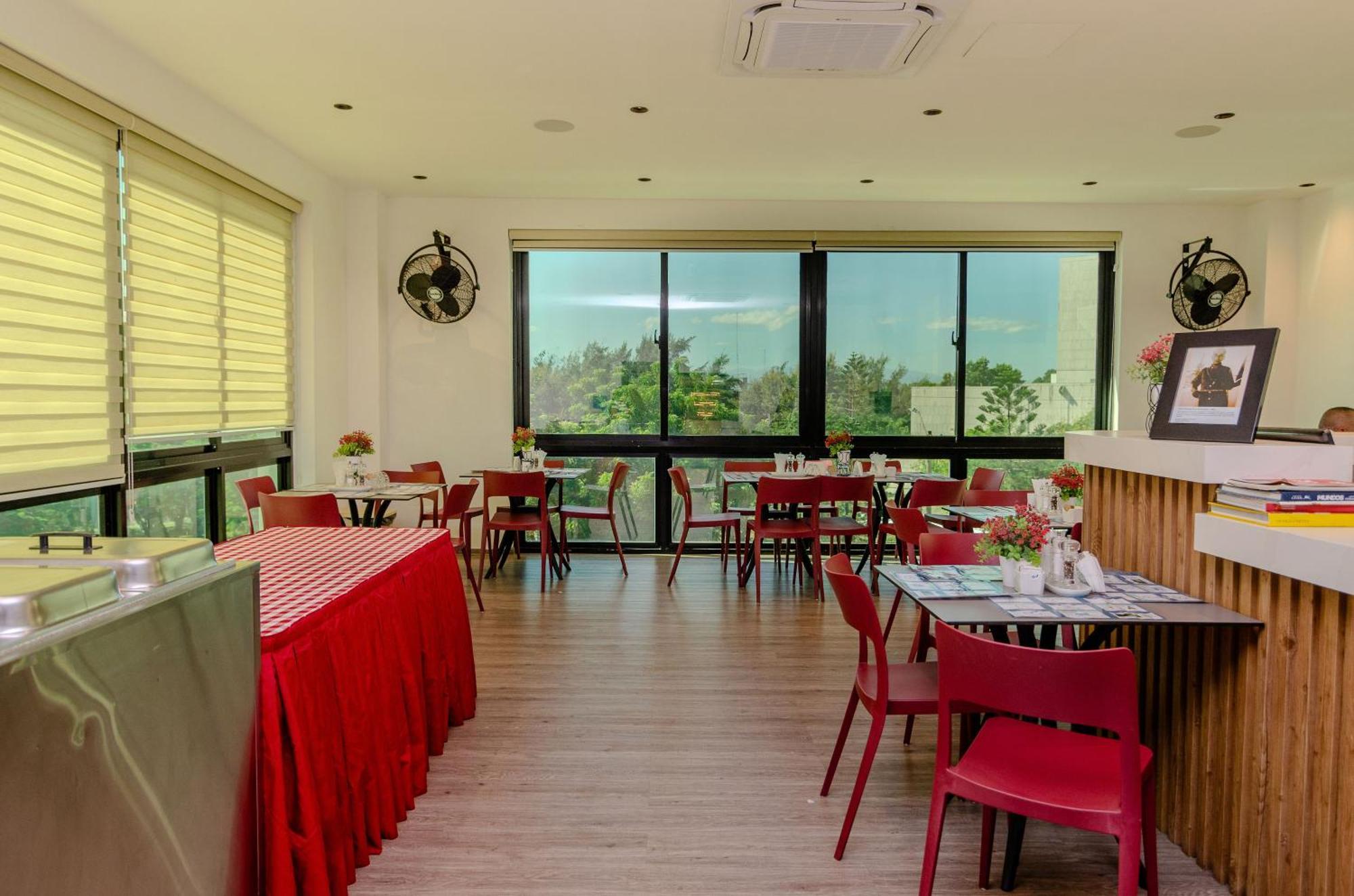 Matum Hotel & Casino ซานติอาโก เด ลอสกาบาเญโรส ภายนอก รูปภาพ