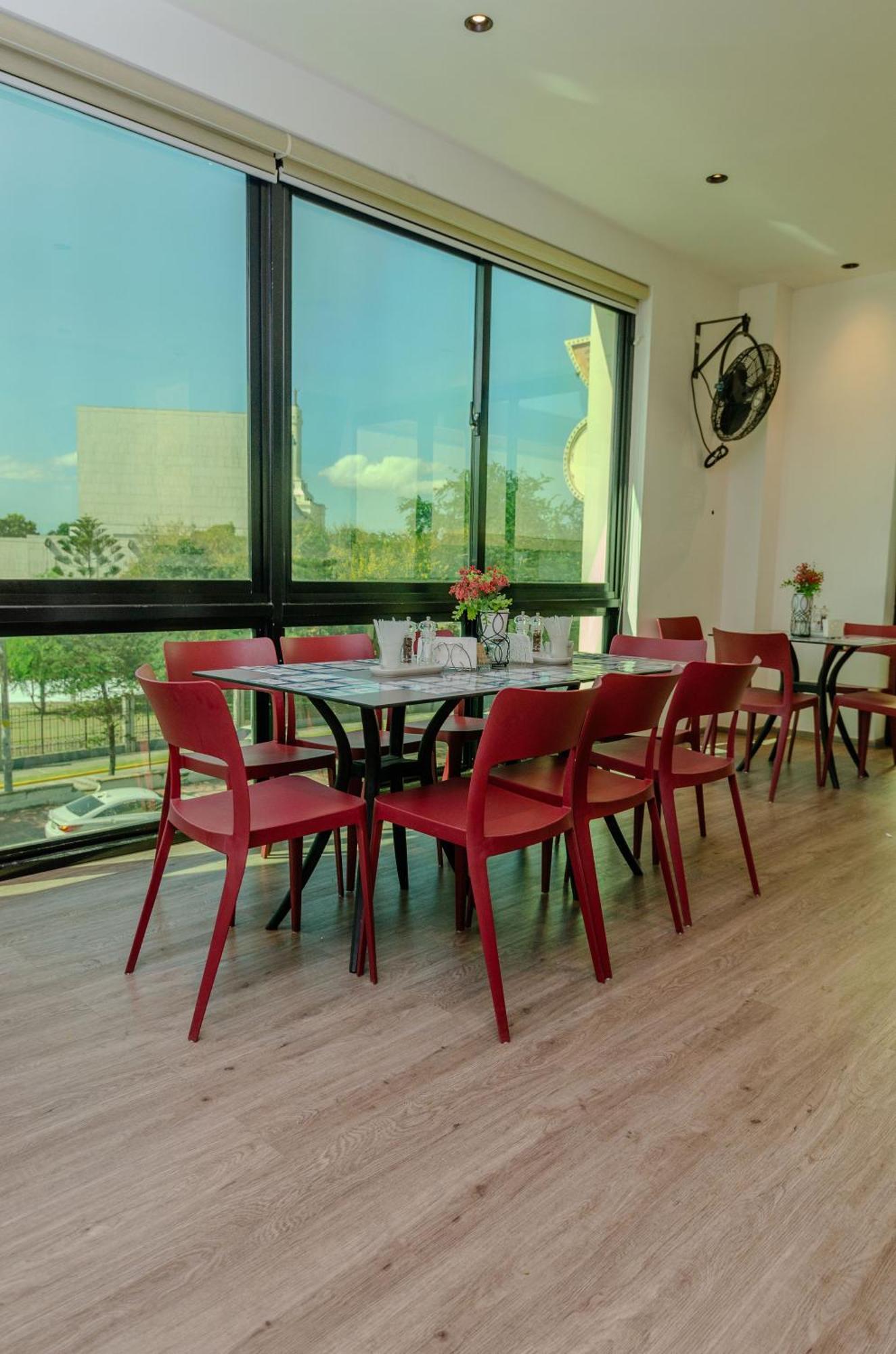 Matum Hotel & Casino ซานติอาโก เด ลอสกาบาเญโรส ภายนอก รูปภาพ